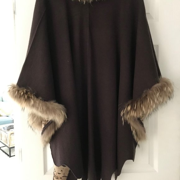 Reversible Leopard Print and Brown wool shawl cape - Picture 5 of 7